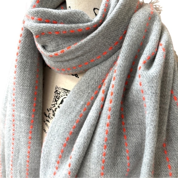 NWT Universal Thread Grey Oblong Scarf with Coral Colored Stripe - Picture 3 of 8